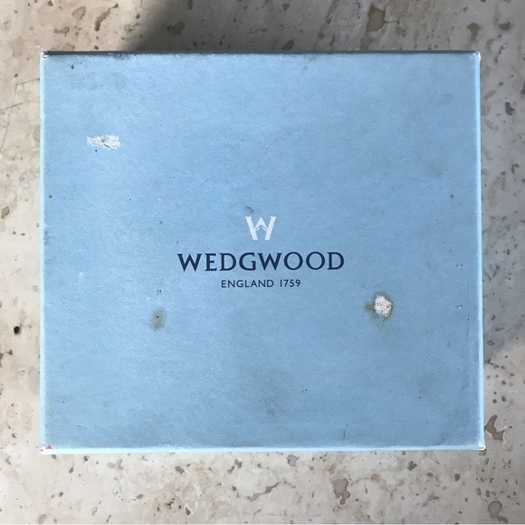 Wedgwood Windsor Small Salt & Pepper Shakers in original box, each 2 1/4” tall. - Picture 14 of 15